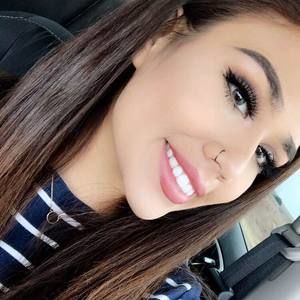 Meet your Posher, Alexia